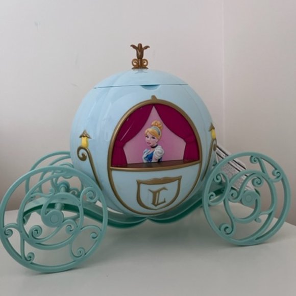 Funko Pop Princess Cinderella 222 and Universal Studios Japan popcorn bucket - Picture 2 of 9